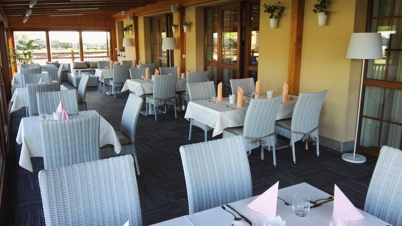 Malvazia Hotel Prievaly Bagian luar foto